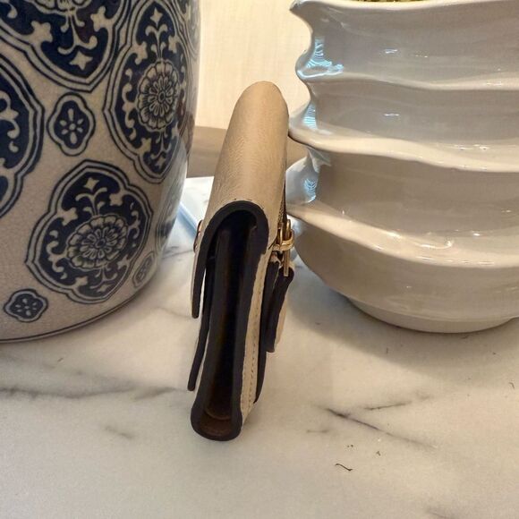 NWOT COACH Embossed Signature Leather Wyn Small Wallet - Picture 3 of 6